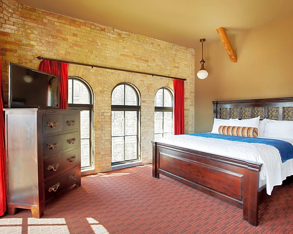 Brewhouse Inn and Suites