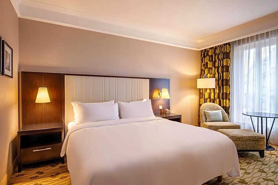 Photo 1 of 6 of Club 1 Queen Bed