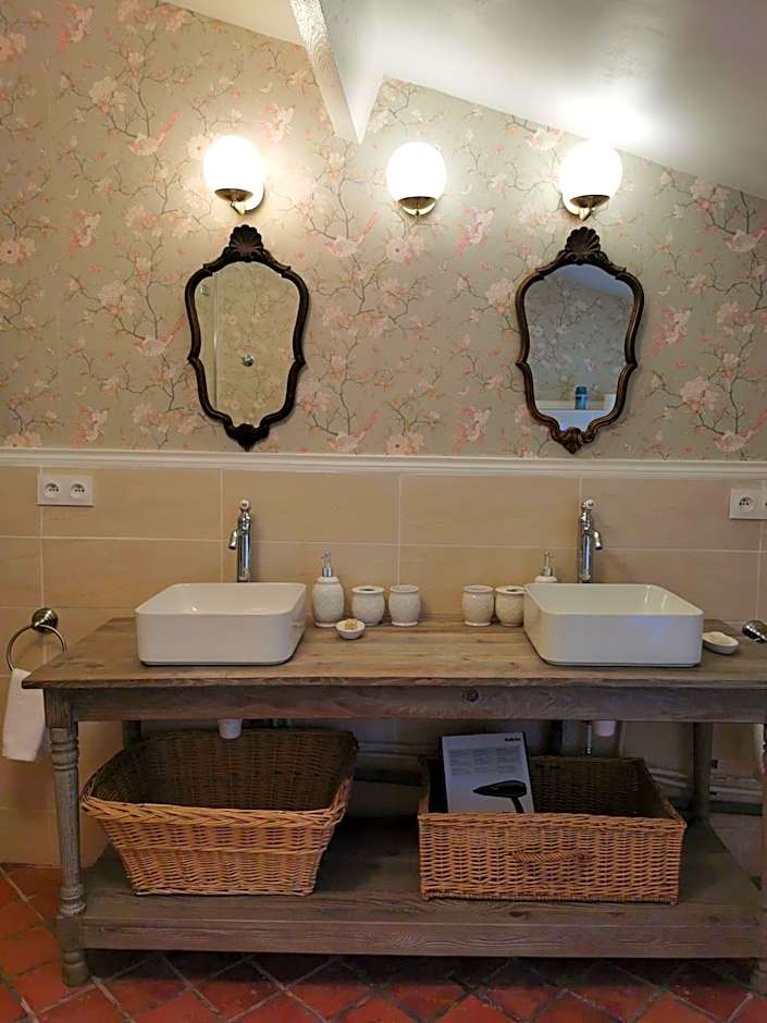 1560- Domaine Des Cinq Jardins- A Magical and Authentic Mansion