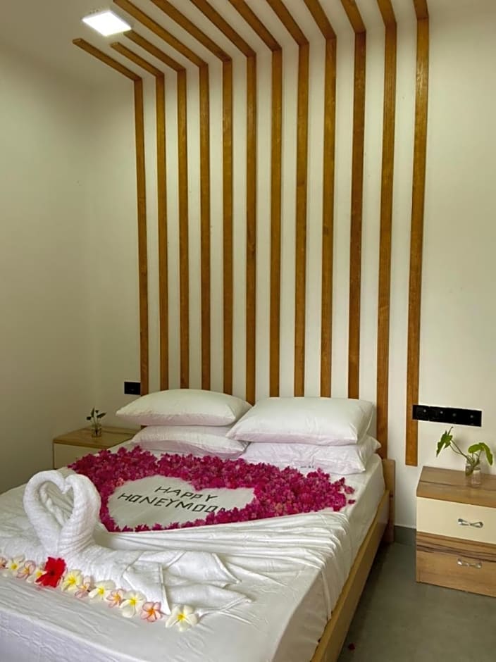 La Luna Boutique Dhangethi