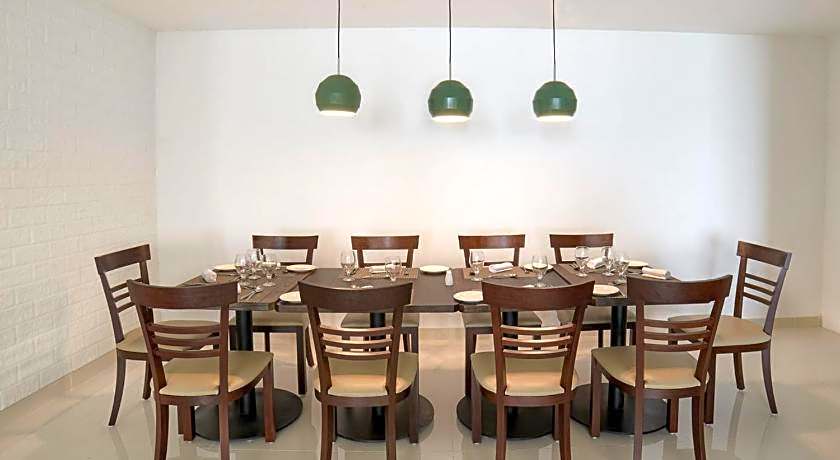 Avari Xpress Gulberg