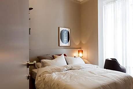 Queen Room, Inner courtyard view (I)