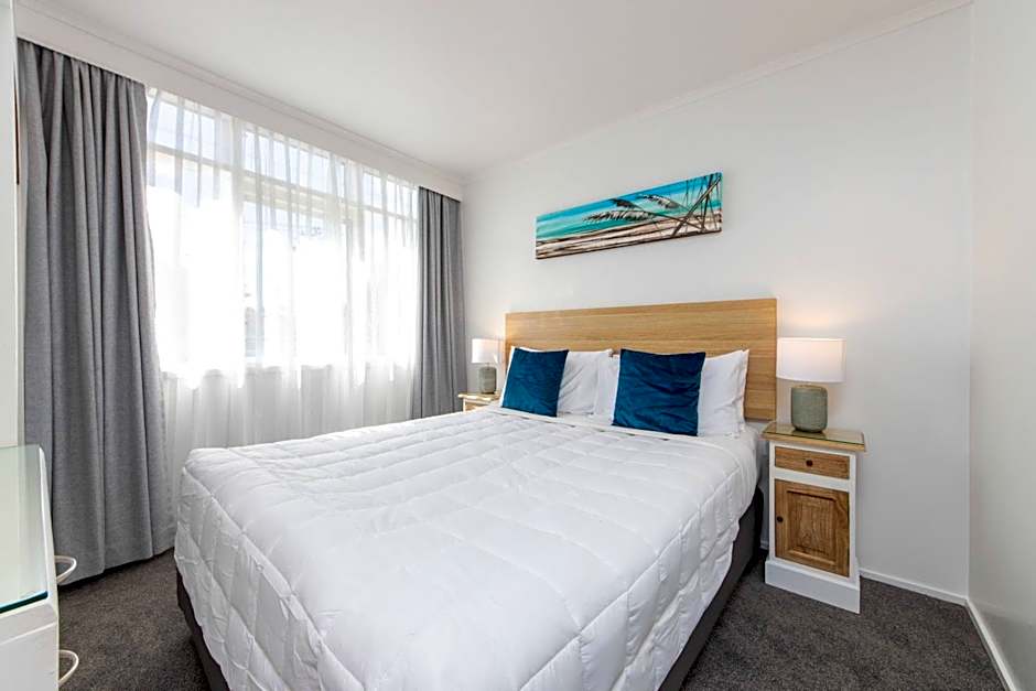 Photo 1 of 8 of 1 Queen Bed, Balcony