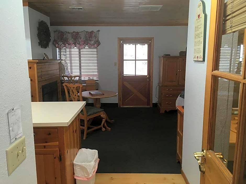 Whispering Pines Lodge