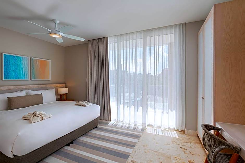 Alaia Belize, Autograph Collection