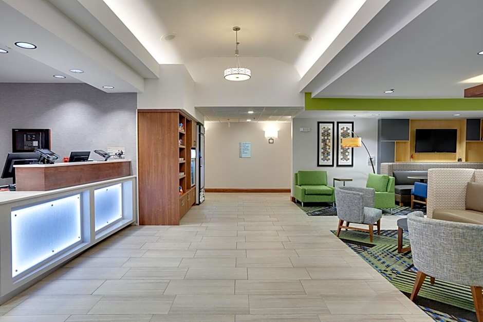 Holiday Inn Express & Suites Mitchell By IHG
