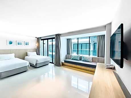 Grand Deluxe Pantry Twin