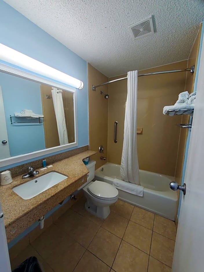 Coastal Inn & Suites