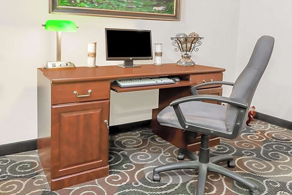 Super 8 by Wyndham Pine Bluff