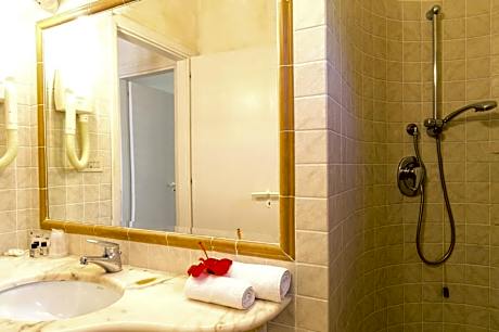 One-Bedroom Apartment (4 Adults)