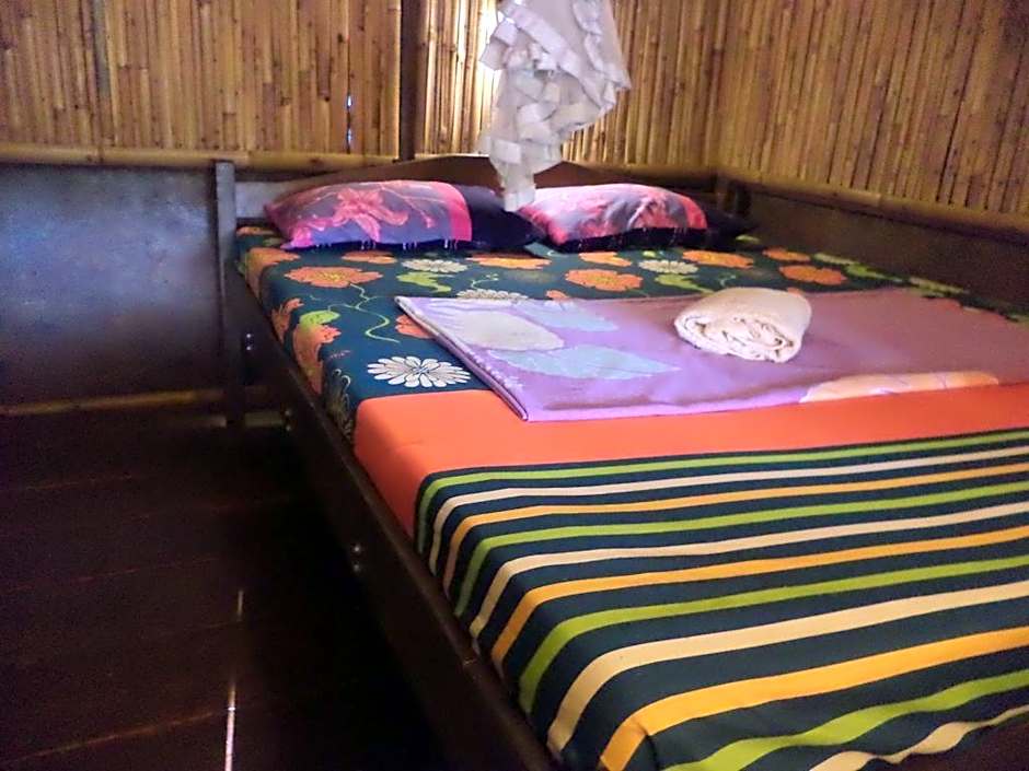 Topi Inn