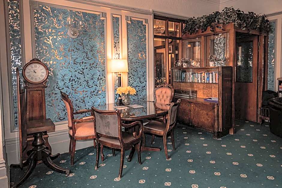 London Visitors Hotel