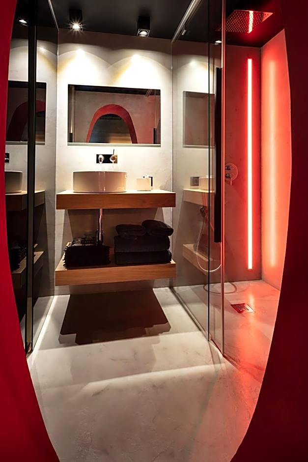 The Black Boutique -- Turistea Suites