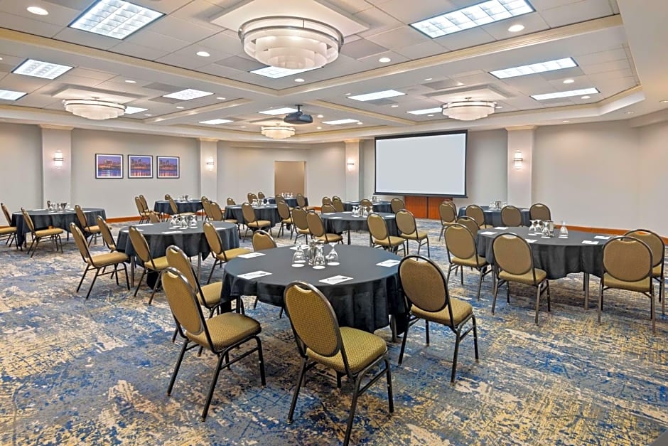 Hampton Inn By Hilton & Suites Kansas City-Country Club Plaza