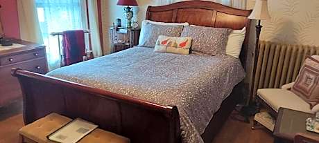 Deluxe Queen Room