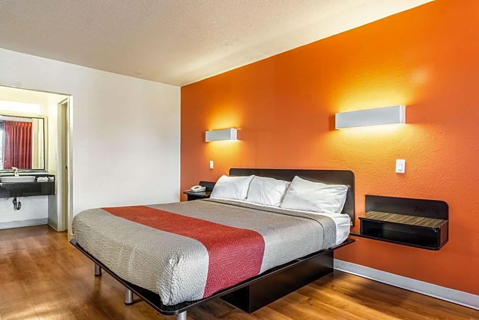 Motel 6-Little Rock, AR - West