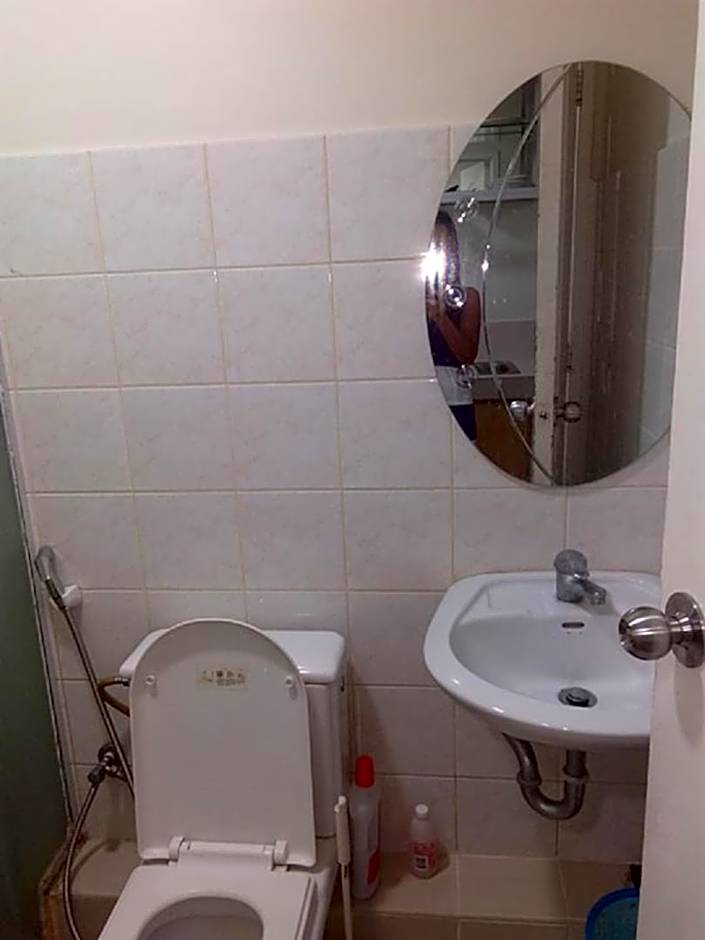 One oasis A2, shortwalk SM MALL Free POOL Kitchen
