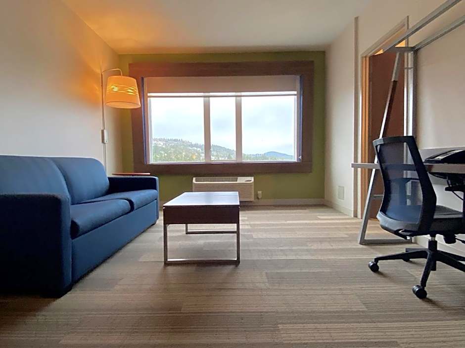 Holiday Inn Express & Suites Victoria-Colwood By IHG