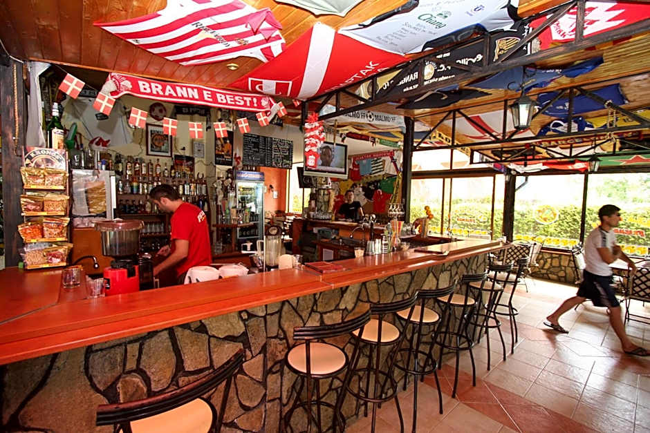 Friends Family Hotel