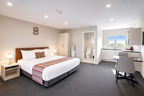 Ellerslie Palms Motel