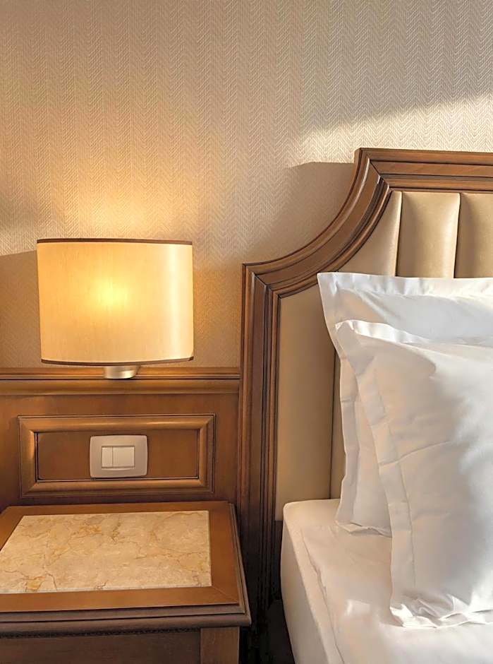 Astoria Grand Hotel
