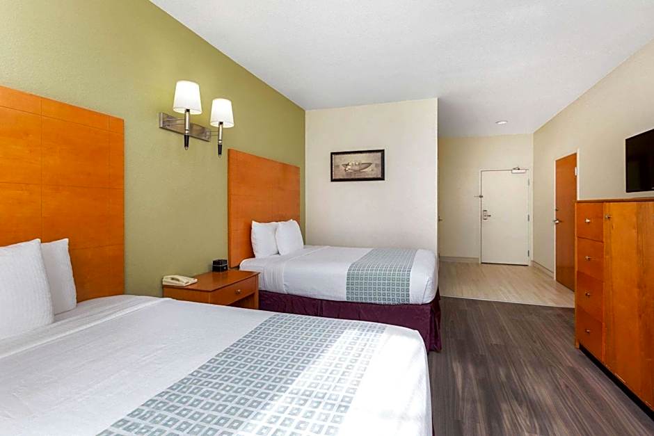 La Quinta Inn & Suites by Wyndham Tulare