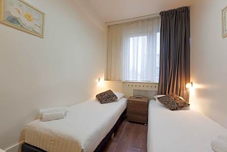 Basic Twin Room with Shared Bathroom