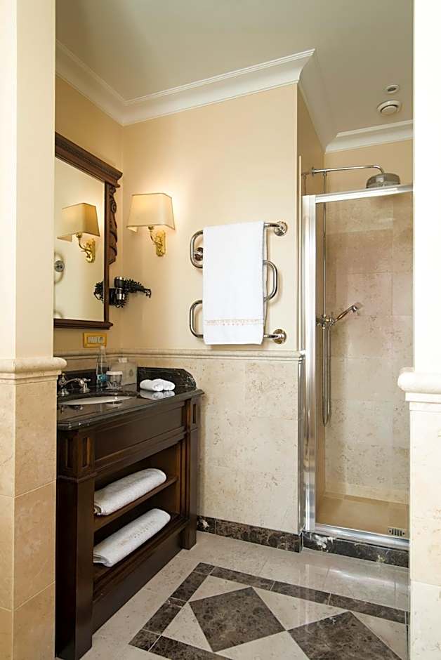 Nobil Luxury Boutique Hotel