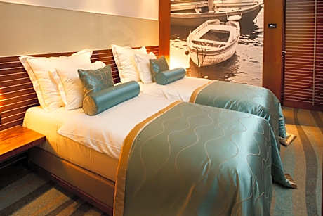 Twin Room with City View