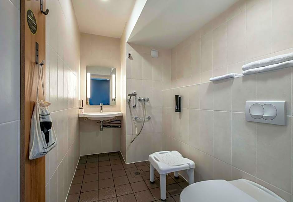 B&B HOTEL Saintes