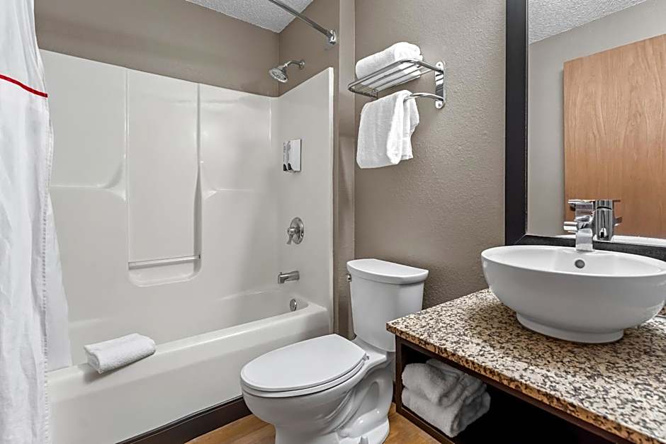 Red Roof Plus+ & Suites Malone