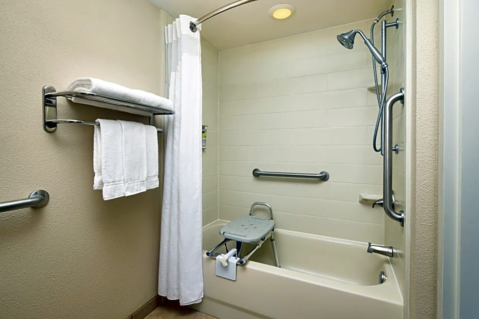 Holiday Inn Express & Suites Alpharetta by IHG