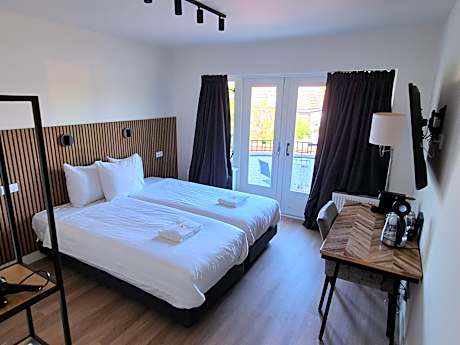 Twin Room with Balcony