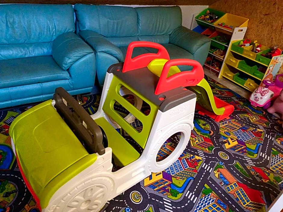 Pokoje Gościnne u MARCINA- sala zabaw, basen, melex, rowery, grill, mini dmuchaniec