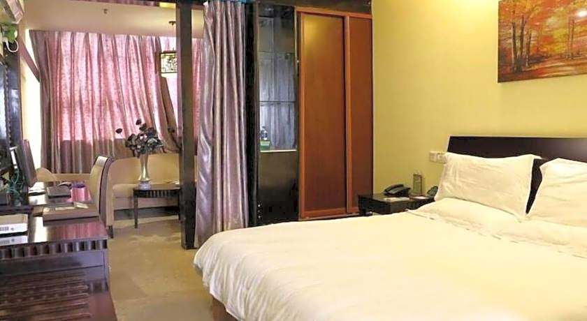 GreenTree Inn Taicang Baolong Square Hotel