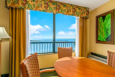 Standard Queen Room with Balcony and Gulf View