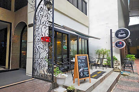 BnB98 Silom Hotel