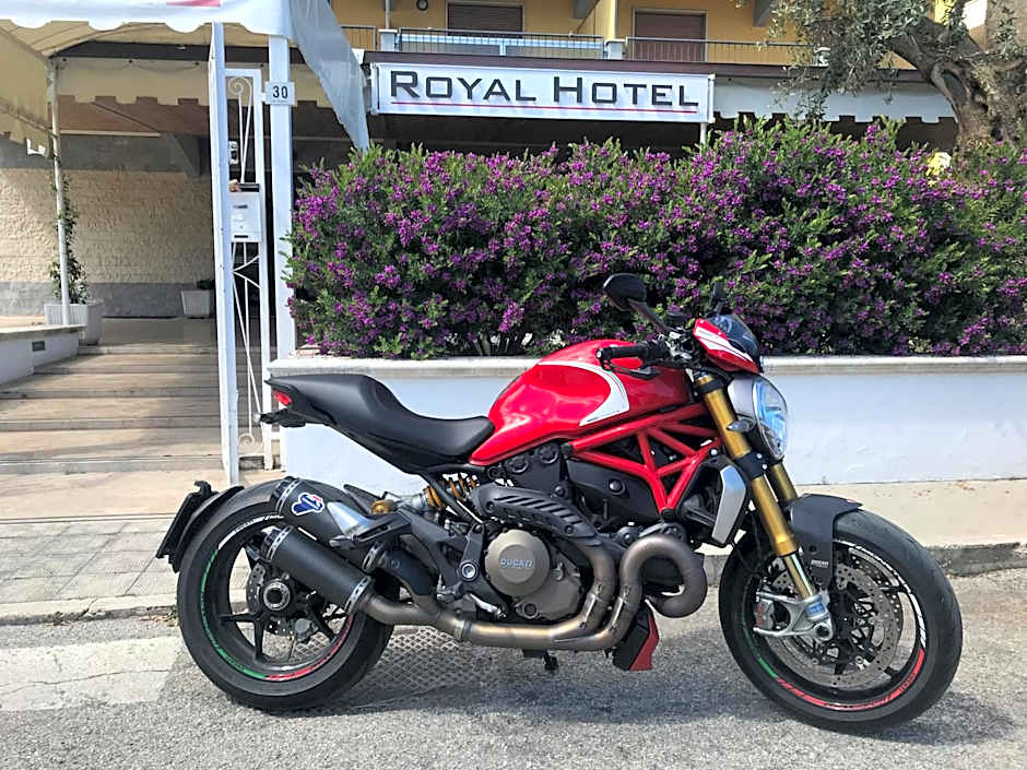 HOTEL ROYAL