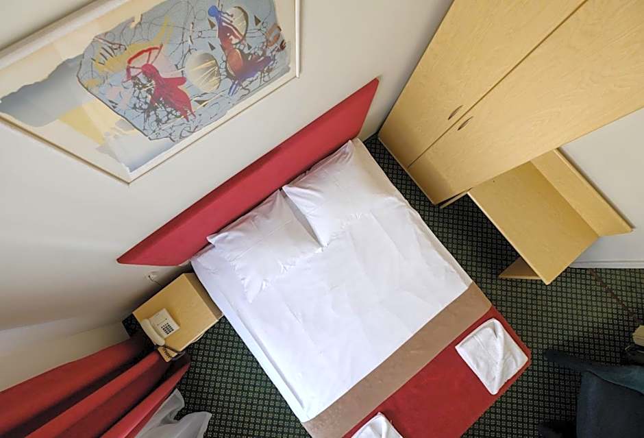 Photo 1 of 8 of Single Room