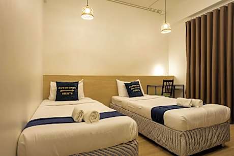 Standard Twin Beds Room