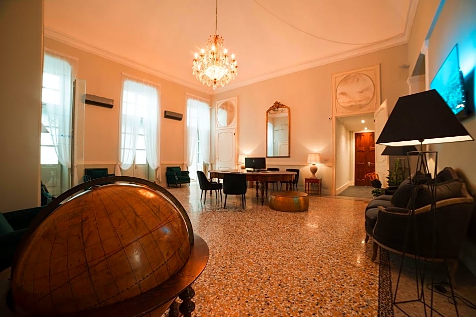 Royal Palace Hotel
