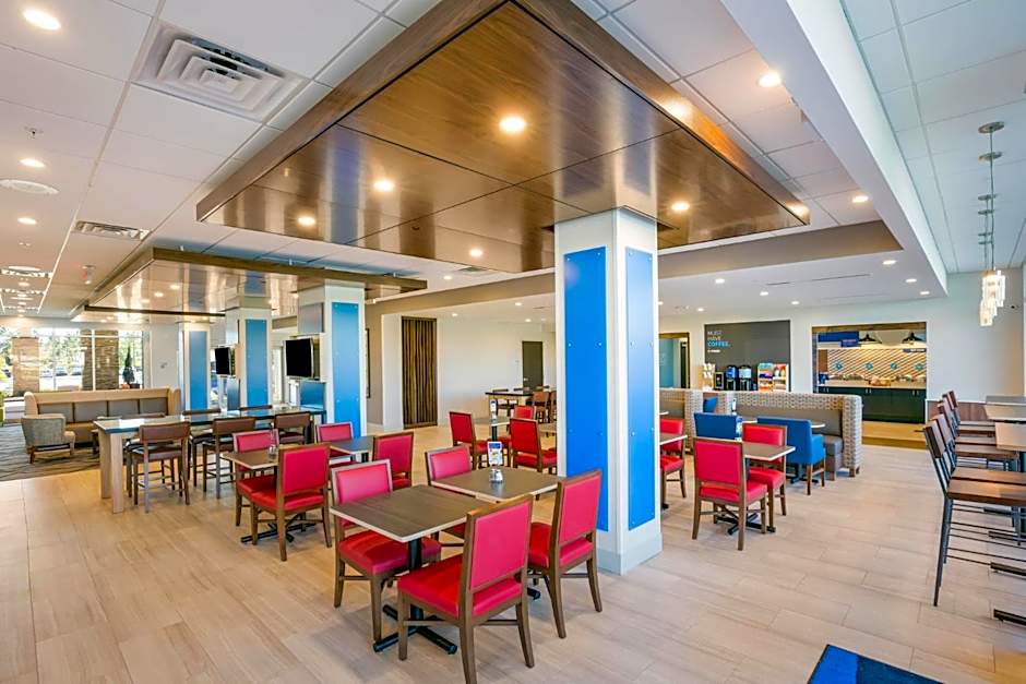 Holiday Inn Express & Suites Jacksonville - Town Center By IHG