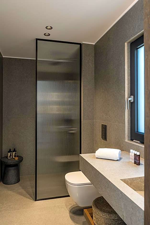 Thelèsi Apartments, 100m from the beach