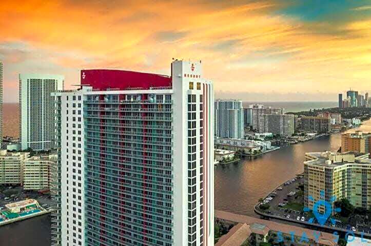 Spectacular View wBalcony Pool