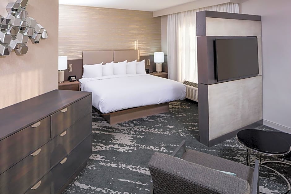 DoubleTree by Hilton Boston Logan Airport Chelsea