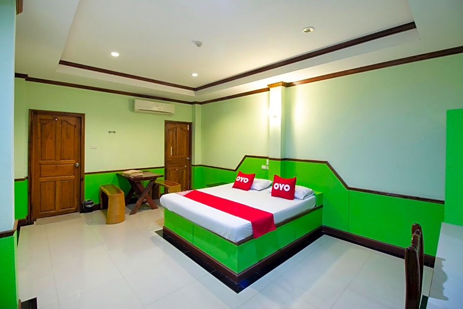 OYO 75334 Train Hotel