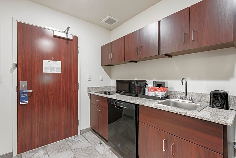 Cobblestone Hotel & Suites - Urbana