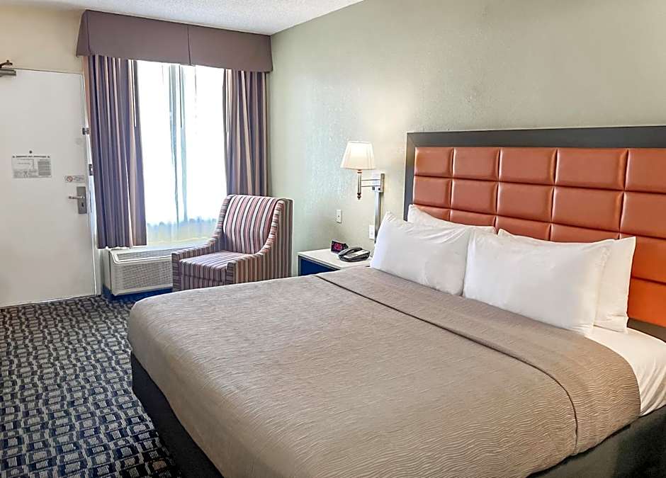 Quality Inn Airport - Cruise Port