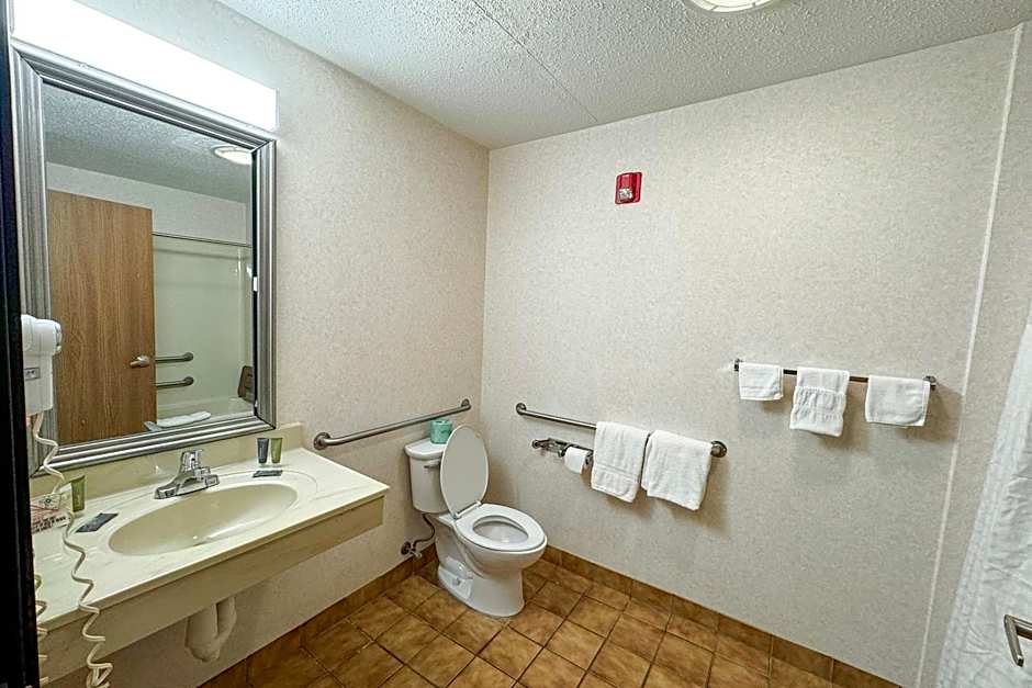 FairBridge Inn & Suites Batavia-Darien Amusement Park