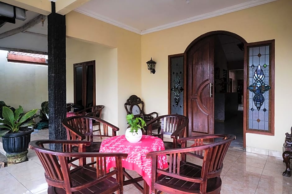 RedDoorz near Candi Ratu Boko 2